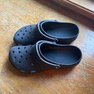 Black crocs size 11